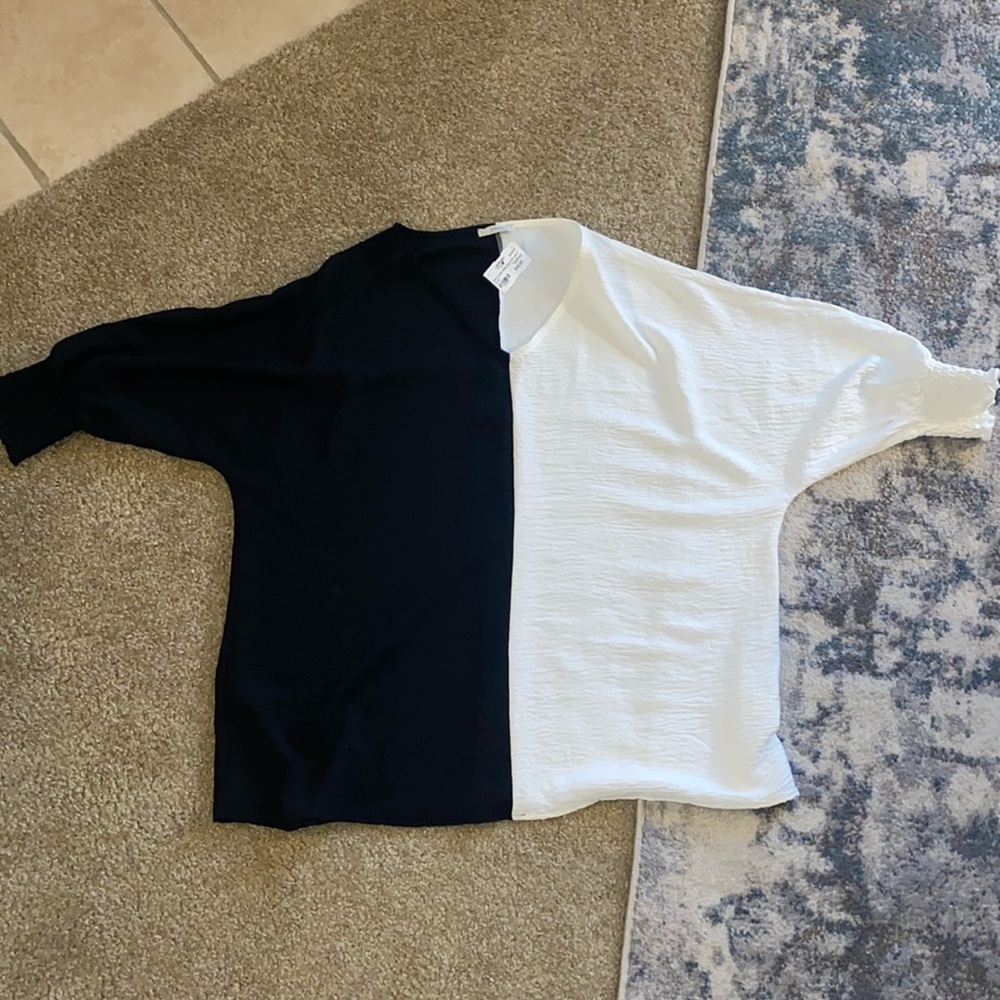 Jodifl Boutique Black and White Split Dress Top Size M!! NEVER WORN!